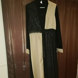 Black and cream abaya